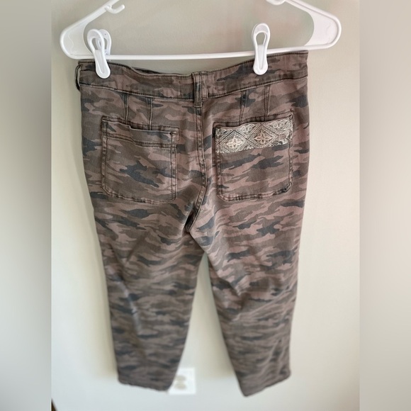 By Anthropologie Mavis Embroidered Green Camo Utility Pants - Size 26 - Picture 10 of 12